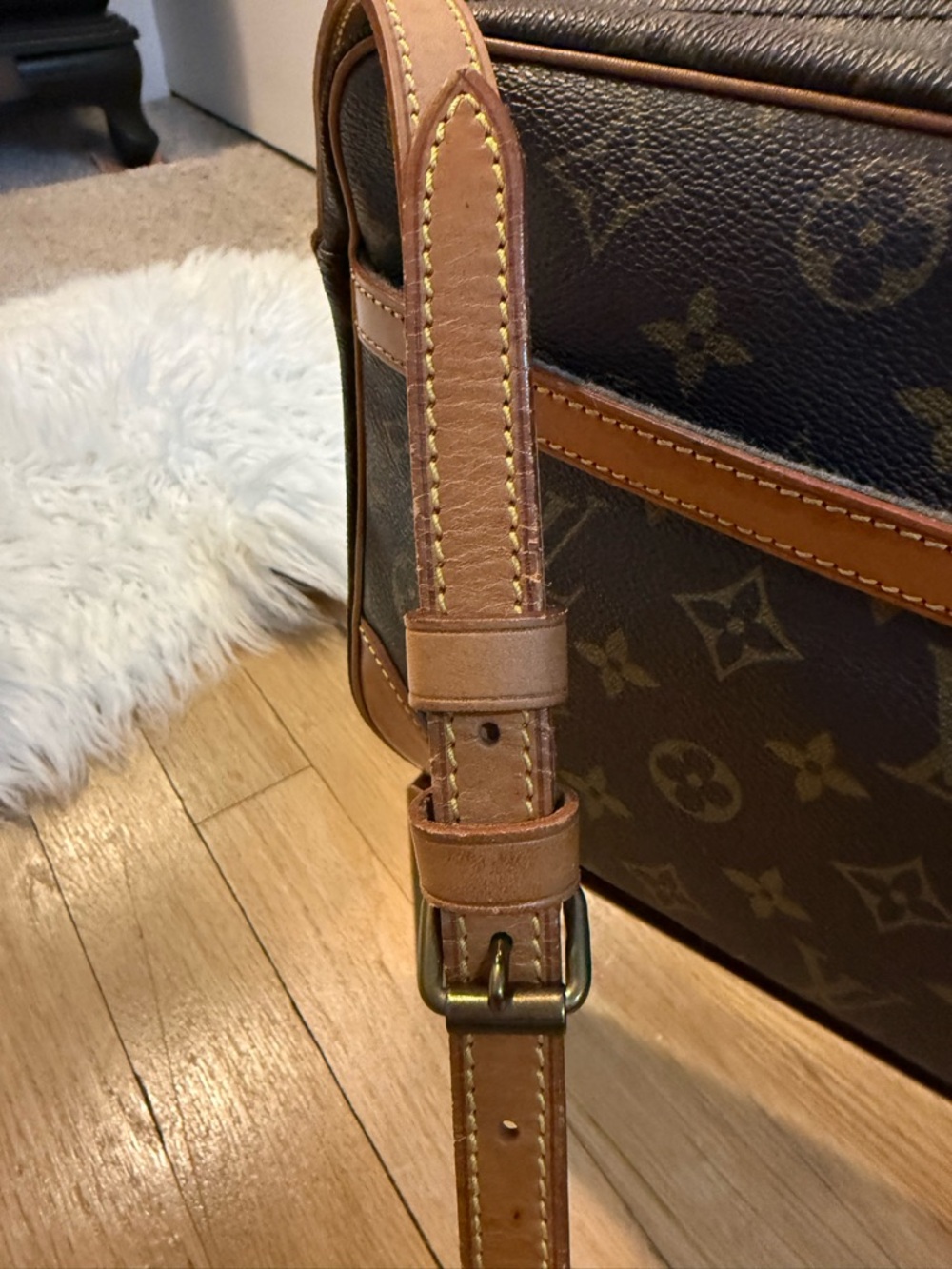 Louis Vuitton Brown Monogram Canvas Messenger Bag with Tan Leather Trim - Picture 5 of 16